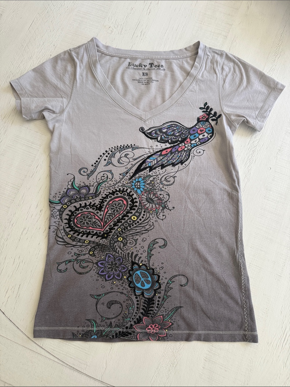 Lucky Brand T-Shirt V-Neck Bird, Heart & Peace Boho Design Luck Tees Gray Ombré - Picture 4 of 17